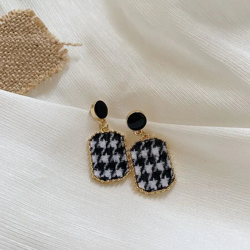 Love Heart Dangle Earrings for Women 2022 New Trendy Houndstooth Temperament Retro Cloth Autumn Jewelry Designer Autumn Jewelry