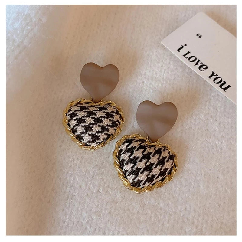 Love Heart Dangle Earrings for Women 2022 New Trendy Houndstooth Temperament Retro Cloth Autumn Jewelry Designer Autumn Jewelry