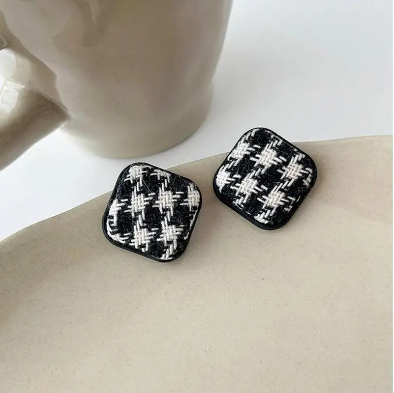 Love Heart Dangle Earrings for Women 2022 New Trendy Houndstooth Temperament Retro Cloth Autumn Jewelry Designer Autumn Jewelry