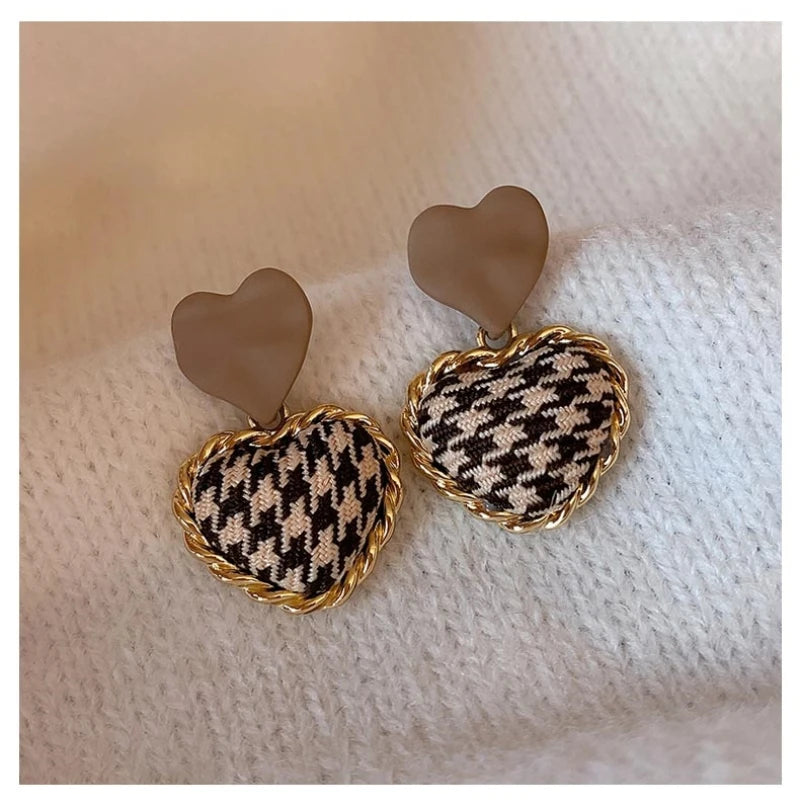 Love Heart Dangle Earrings for Women 2022 New Trendy Houndstooth Temperament Retro Cloth Autumn Jewelry Designer Autumn Jewelry