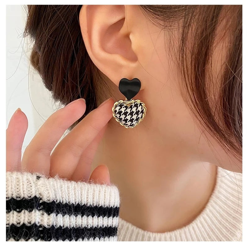 Love Heart Dangle Earrings for Women 2022 New Trendy Houndstooth Temperament Retro Cloth Autumn Jewelry Designer Autumn Jewelry