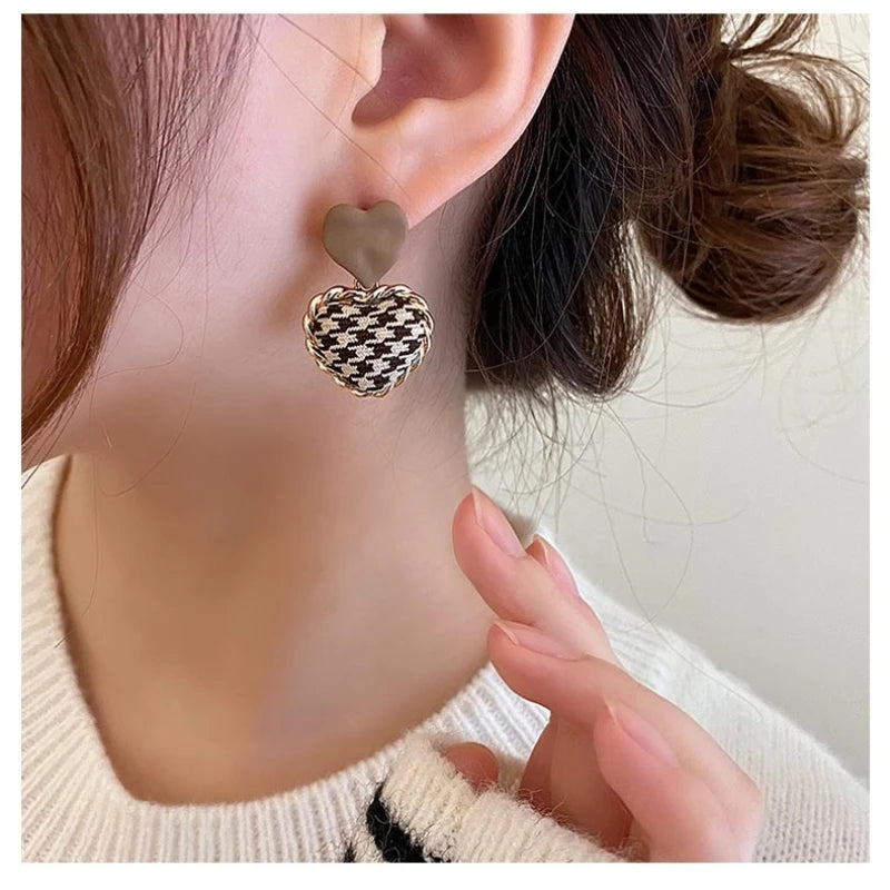 Love Heart Dangle Earrings for Women 2022 New Trendy Houndstooth Temperament Retro Cloth Autumn Jewelry Designer Autumn Jewelry