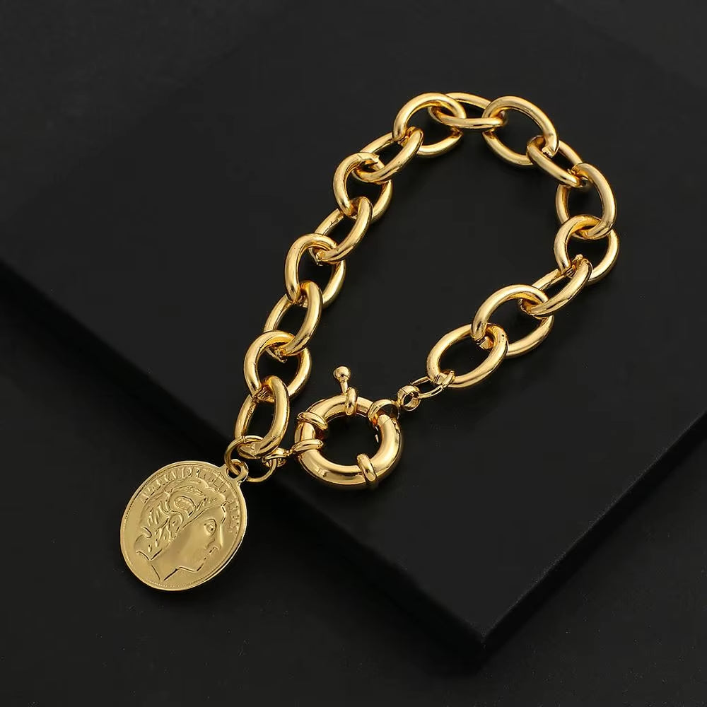 2020 New Gold Color Charm Chain Wrist Jewelry Bracelets for Women Men Fashion Copper Alloy Bracelets Fashion Hot Sale