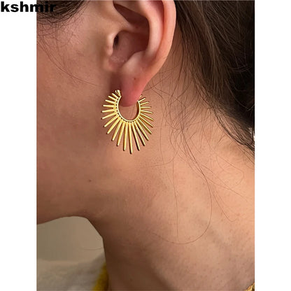 Metal Exaggerated Fan-Shaped Earrings for Women with Geometric Irregularly Shaped Earrings and Jewelry Accessories Gift